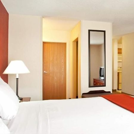 Baymont By Wyndham Merrillville Exterior photo