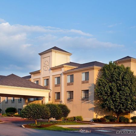 Baymont By Wyndham Merrillville Exterior photo