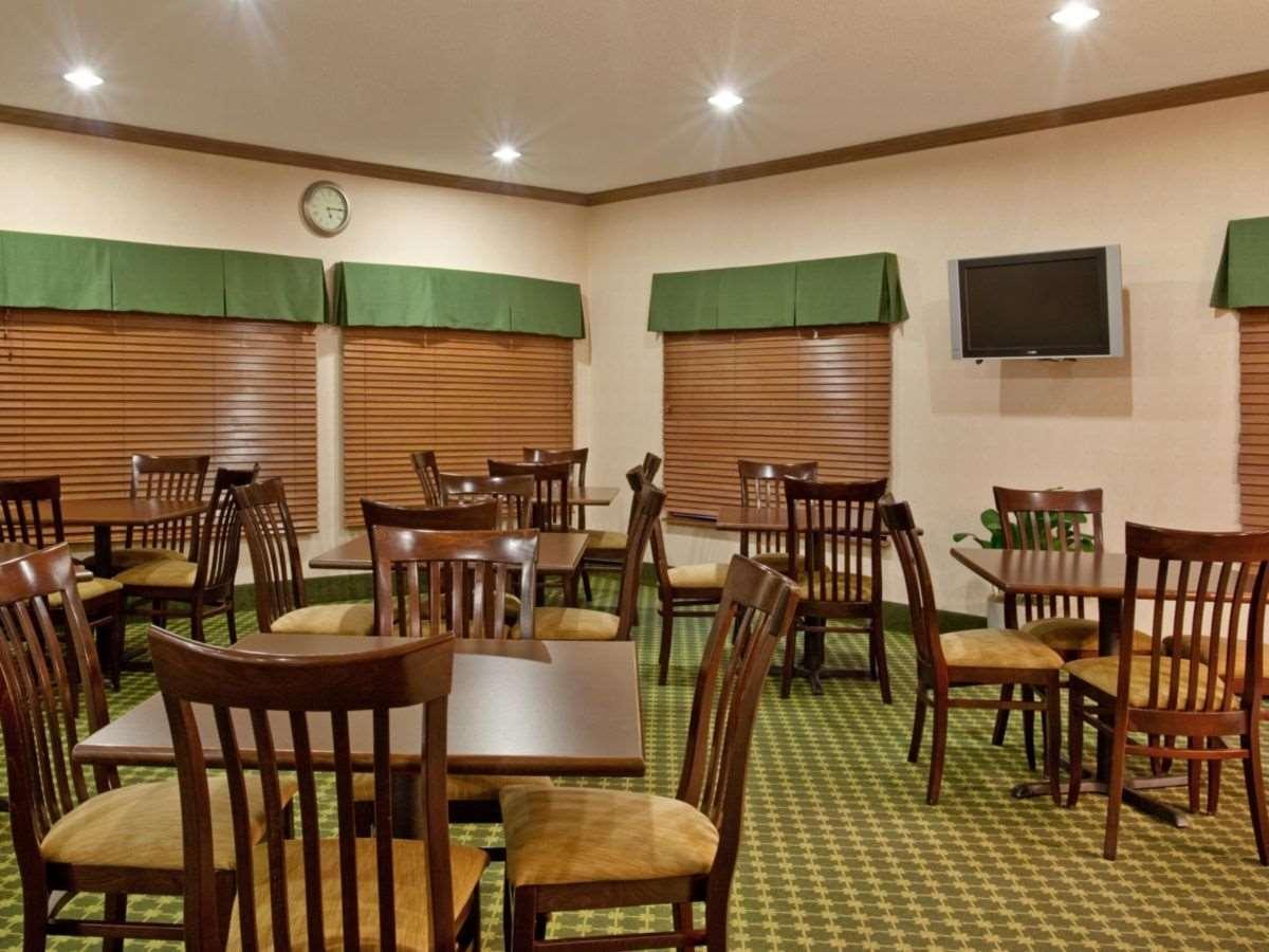 Baymont By Wyndham Merrillville Exterior photo