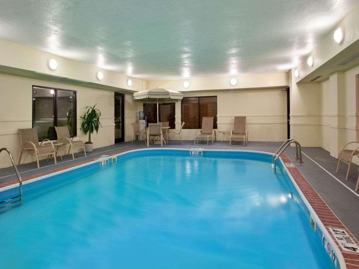 Baymont By Wyndham Merrillville Exterior photo