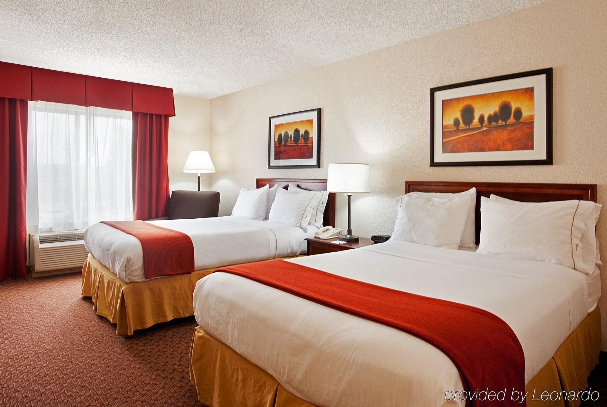 Baymont By Wyndham Merrillville Room photo