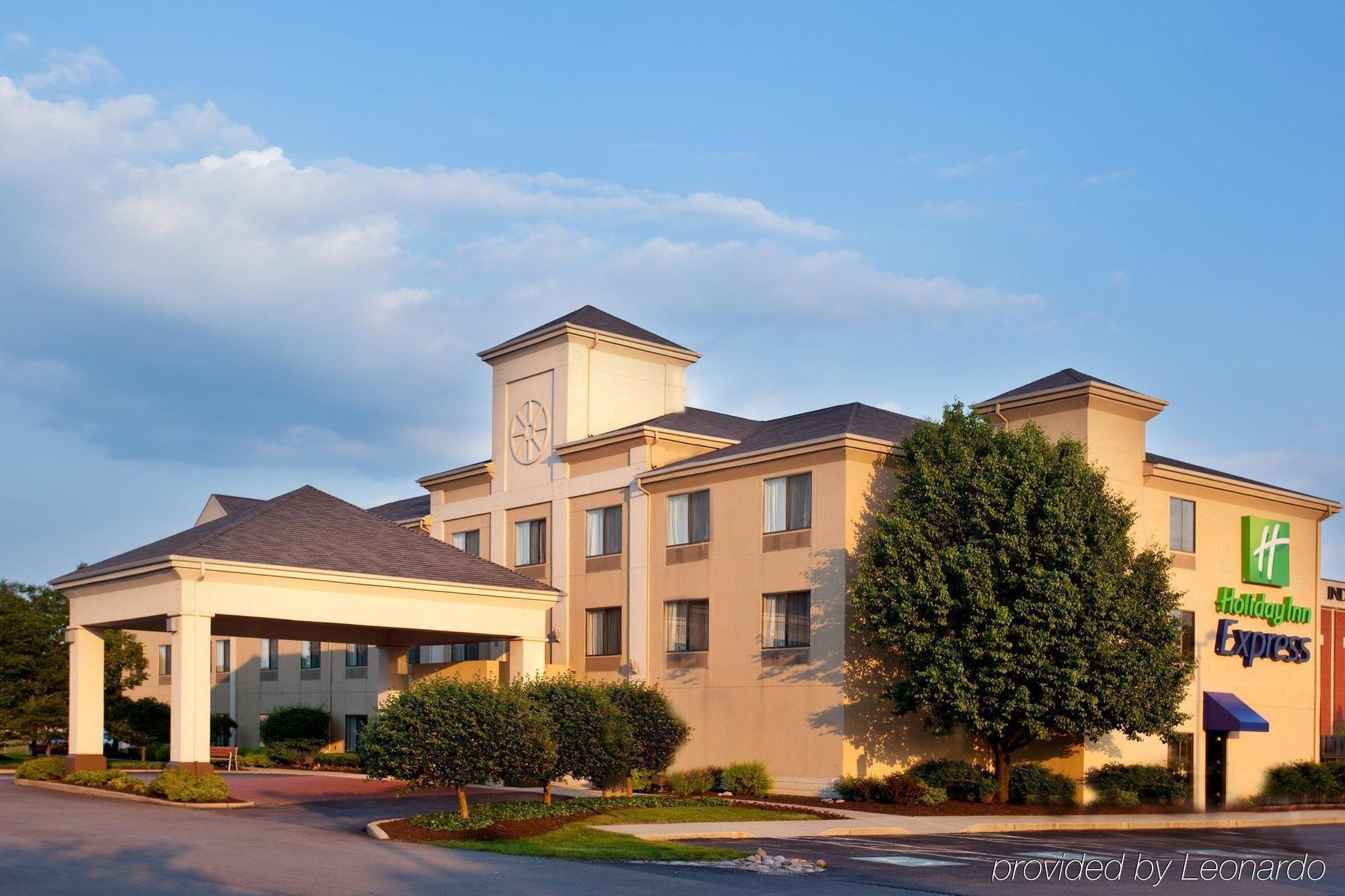 Baymont By Wyndham Merrillville Exterior photo