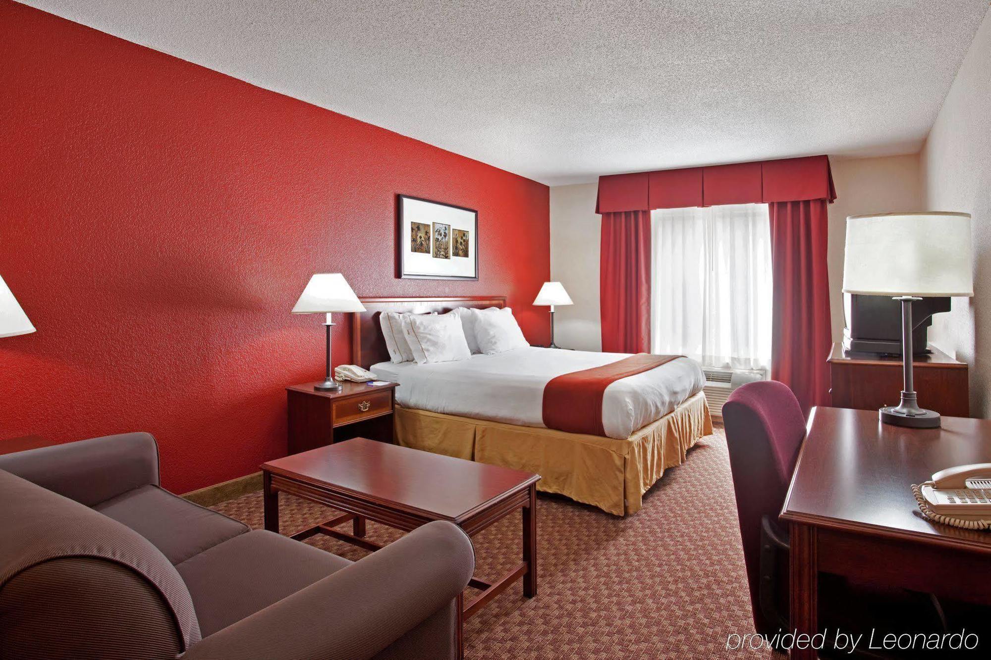 Baymont By Wyndham Merrillville Room photo