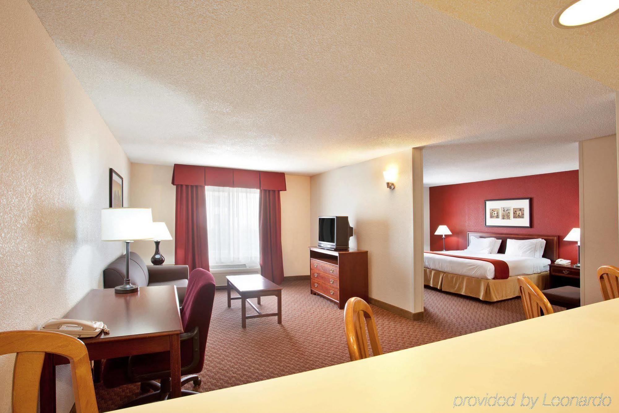 Baymont By Wyndham Merrillville Exterior photo